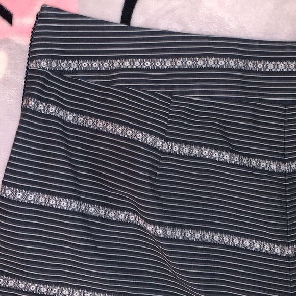 Size 4 LOFT Cotton Navy Patterned Shorts - Picture 10 of 14